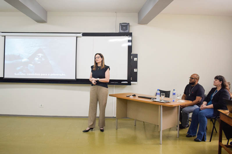 Psicólogas falam sobre suicídio e Síndrome de Burnout para alunos da Teologia