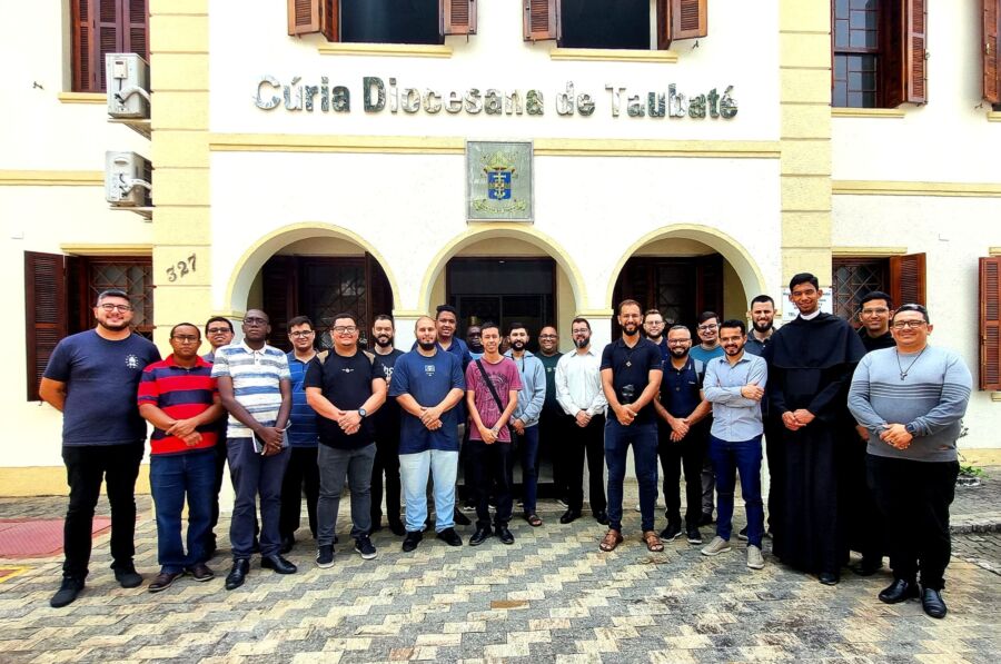 Terceiro ano de Teologia visita a Cúria Diocesana de Taubaté