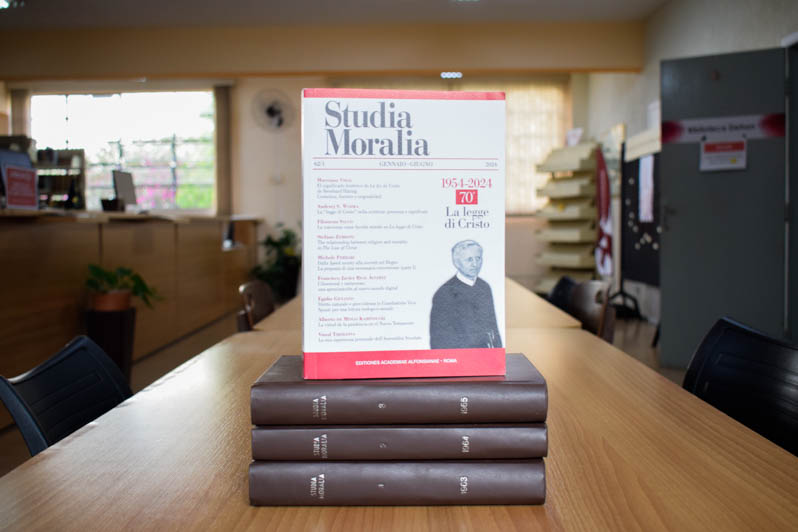 Acervo da Biblioteca Dehon possui revistas raras de pesquisa científica