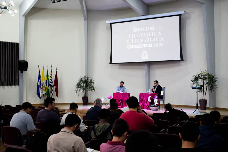 Conferência trata da importância de Santo Tomás de Aquino na Semana Filosófica e Teológica