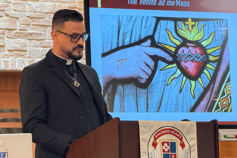 Professor da Faculdade Dehoniana apresenta uma pesquisa em simpósio nos Estados Unidos