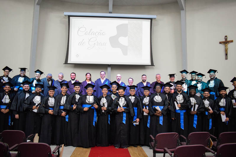 Colação de grau das turmas de 2025 acontece na Faculdade Dehoniana