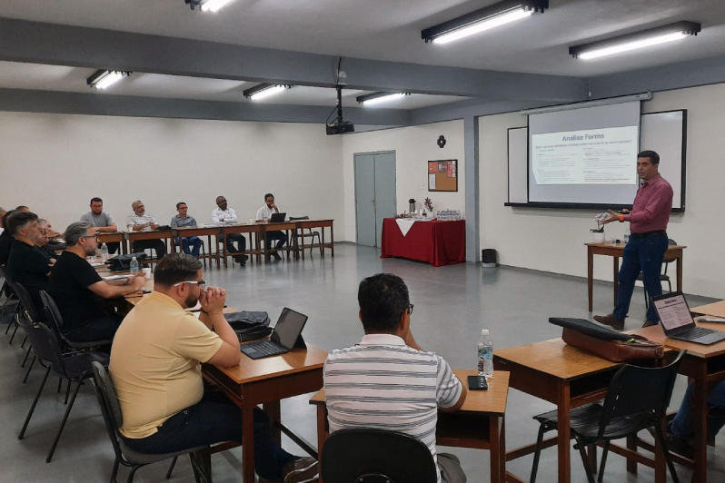 Docentes recebem capacitação sobre educação digital