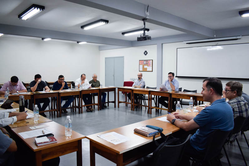 Direção da Faculdade Dehoniana se reúne com os formadores do ITEFISC