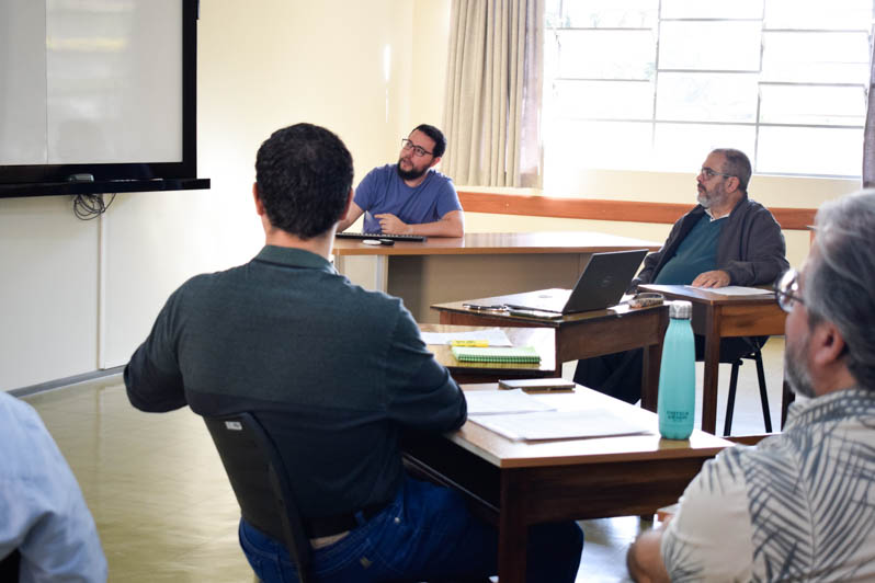 Professores participam de reunião pedagógica para o início do segundo semestre