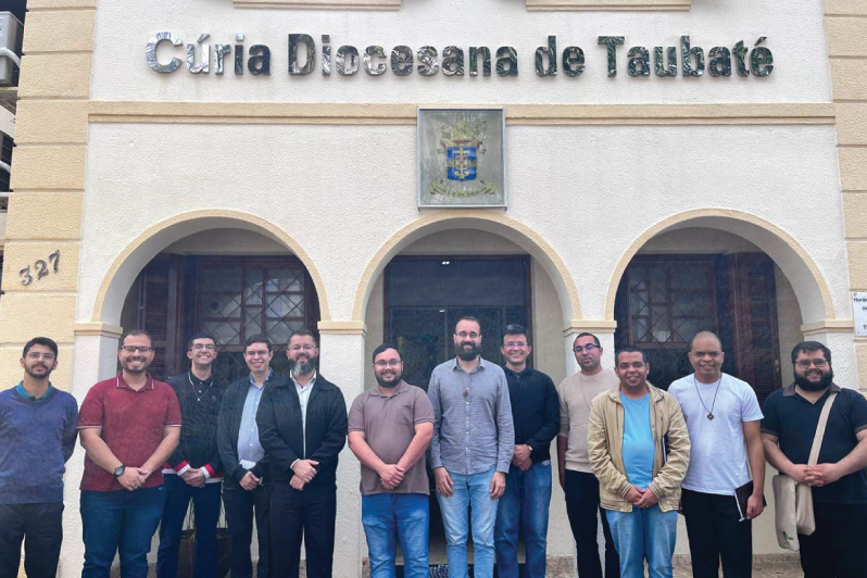 Alunos de Teologia conhecem estrutura e funcionamento da Cúria Diocesana